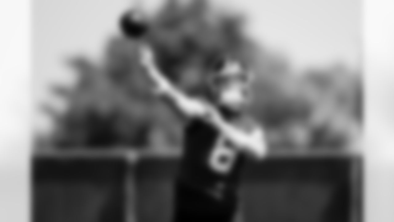 QB Jaxson Dart (6)
