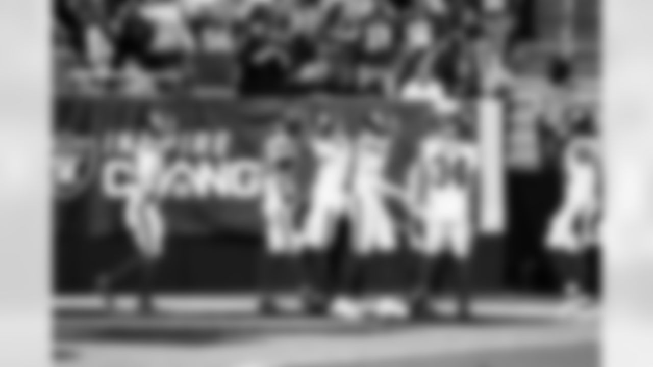 S Dane Belton (24), CB Deonte Banks (2)