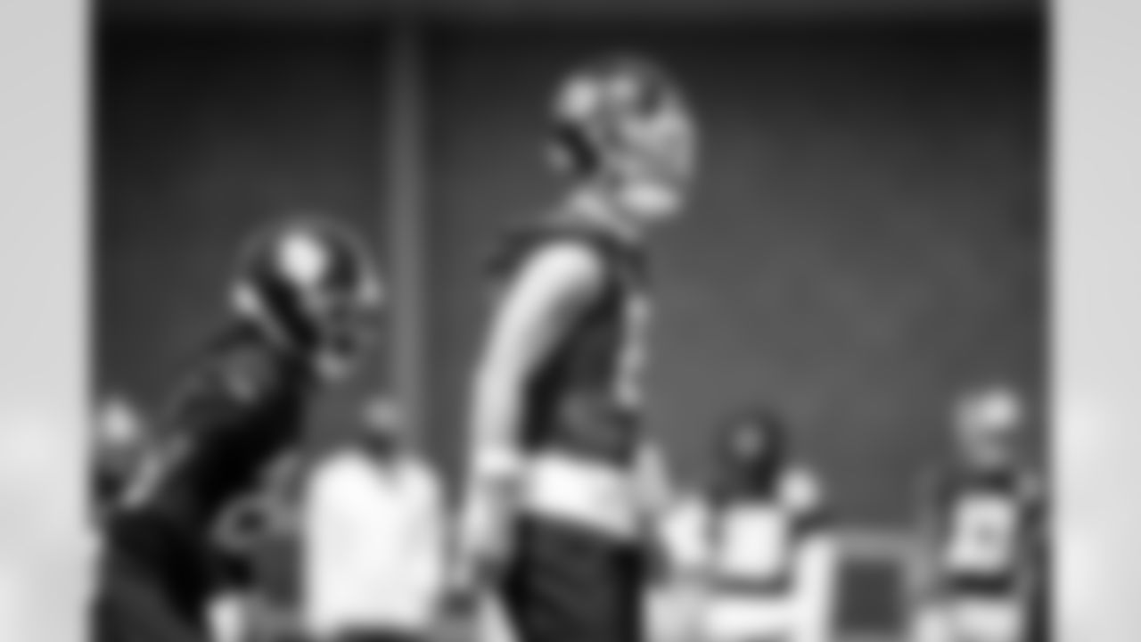 QB Jaxson Dart (6)