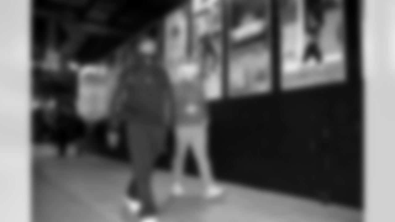 WR Darius Slayton (18) LS Casey Kreiter (59)