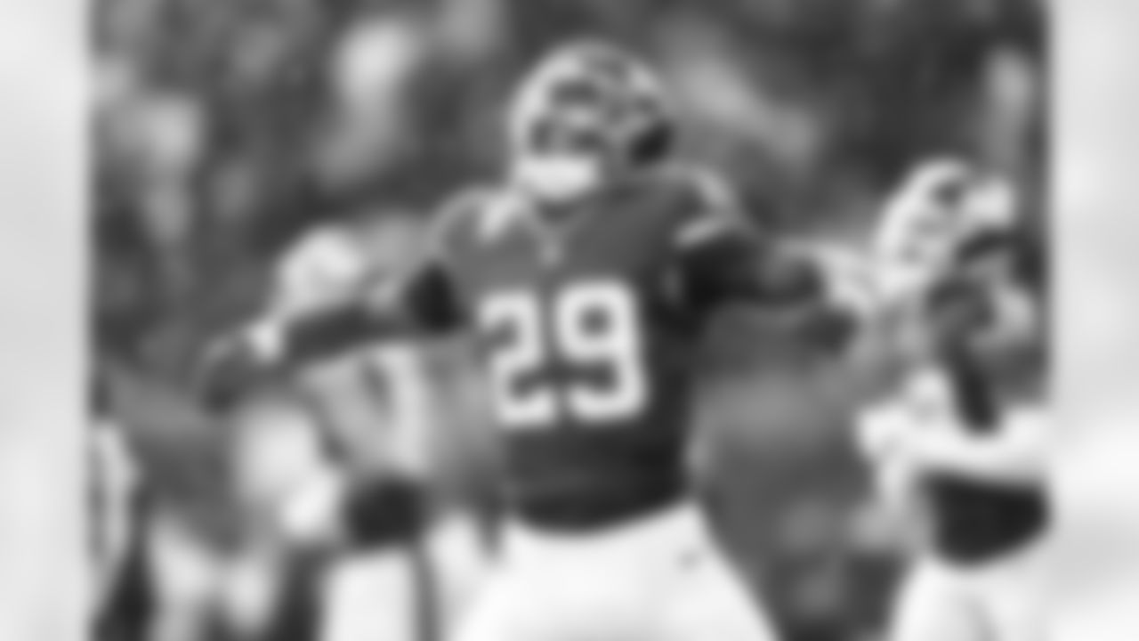 RB Tyrone Tracy Jr. (29)