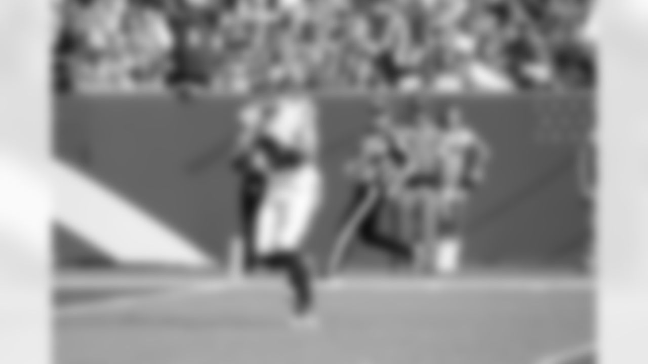 TE Daniel Bellinger (82)