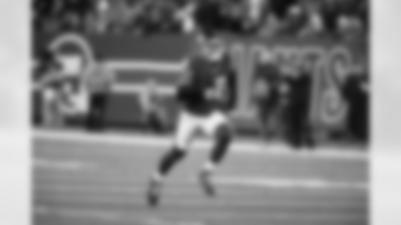 LB Benton Whitley - Signed, Renegotiated Contract (March 12)
