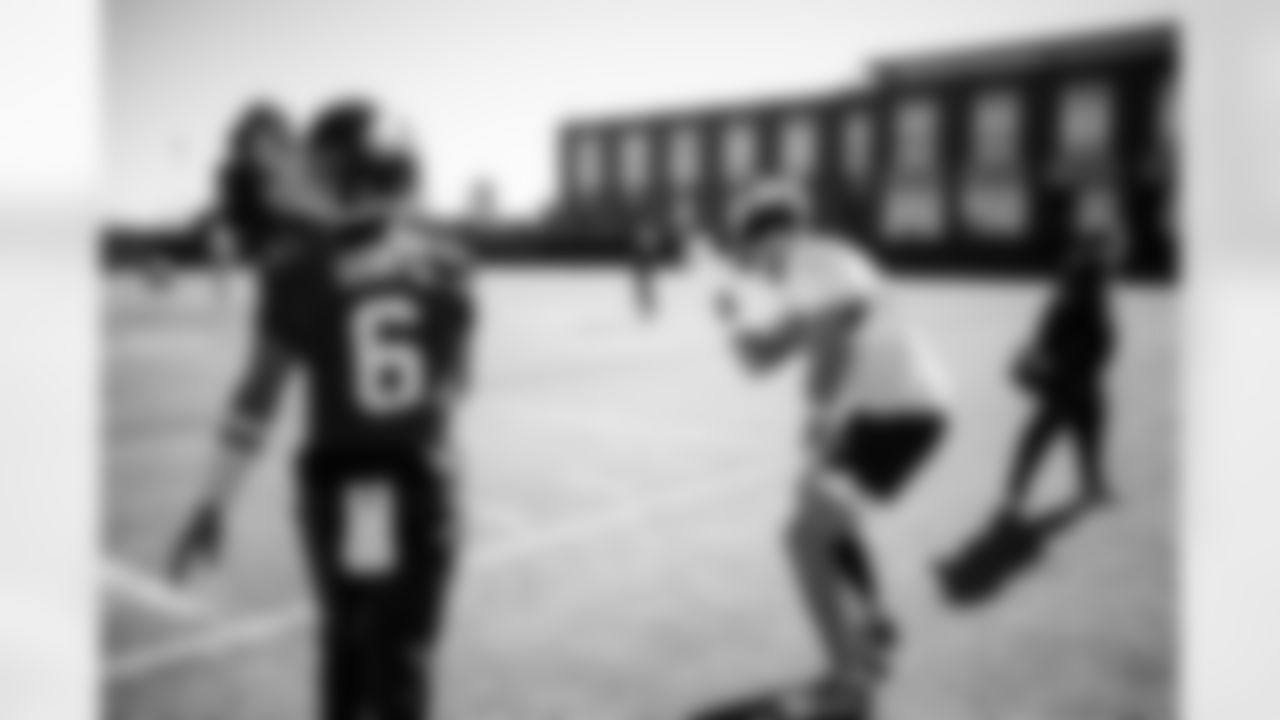 TE Theo Johnson (84), QB Jaxson Dart (6)