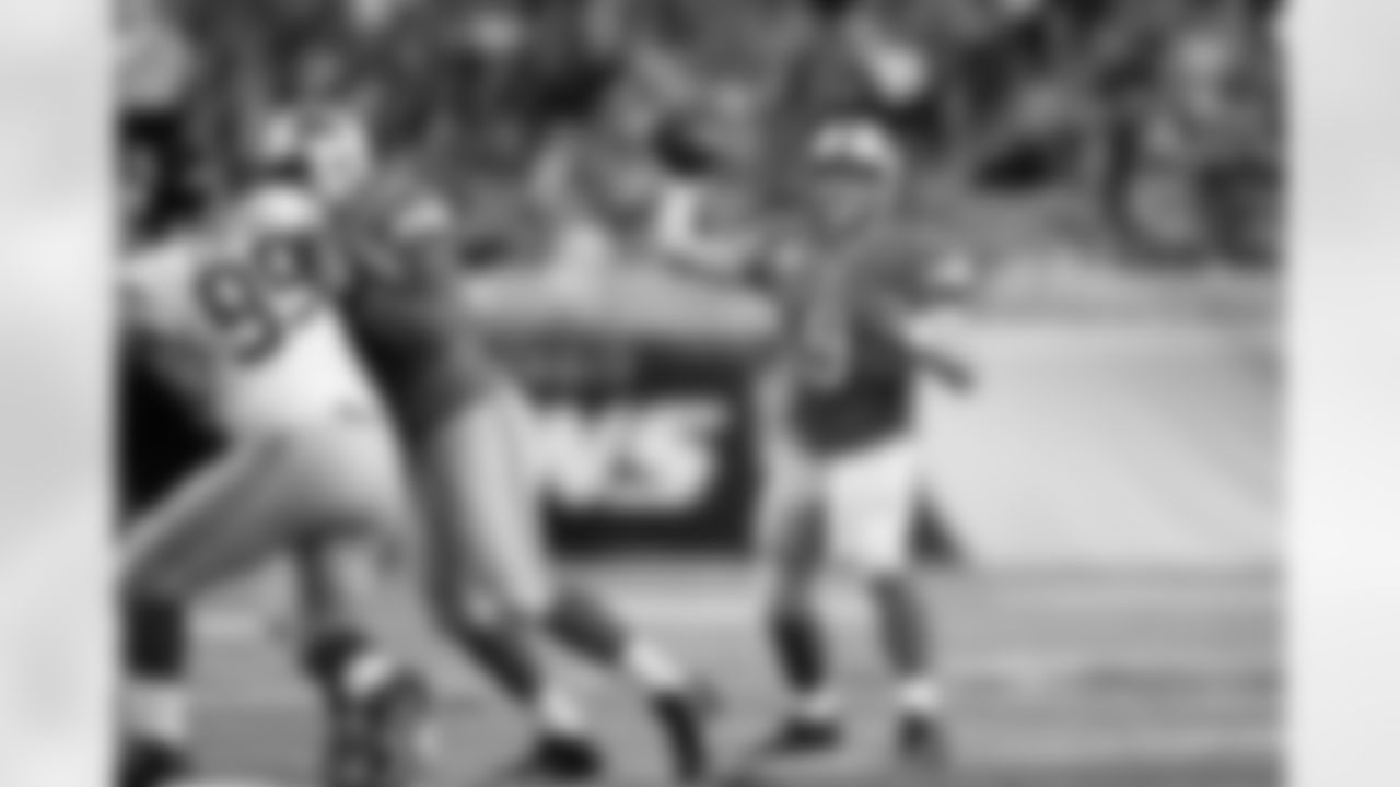 Detroit Lions quarterback Matthew Stafford (9) passes during the second quarter of an NFL football game against the New York Giants in Detroit, Sunday, Dec. 22, 2013. (AP Photo/Rick Osentoski)