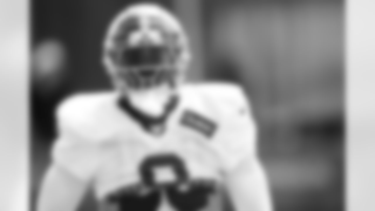 New York Giants linebacker Brian Burns (0)