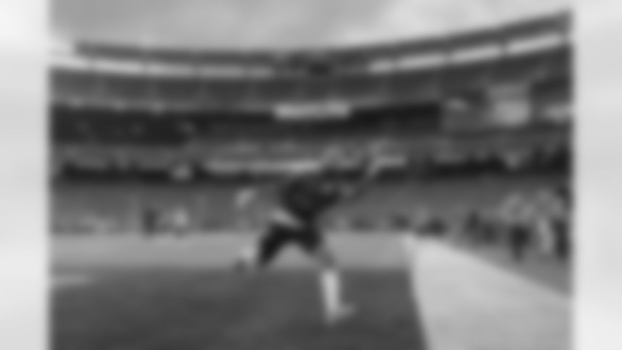 New York Giants wide receiver Odell Beckham (13) makes a one-handed catch before a NFL football game against the Detroit Lions in East Rutherford, N.J. on Monday, September 18, 2017. (Kirby Lee via AP)