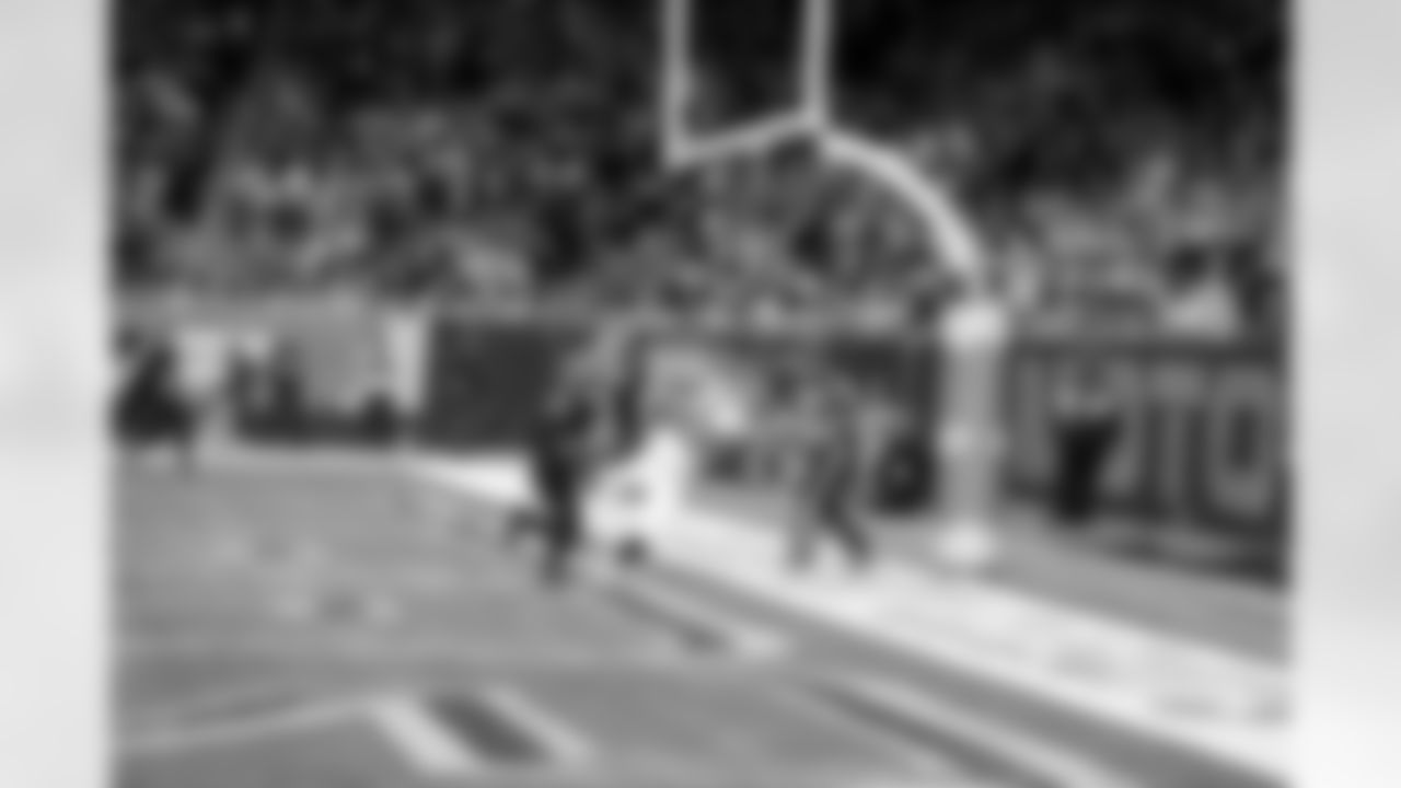 WR Isaiah Hodgins (89)