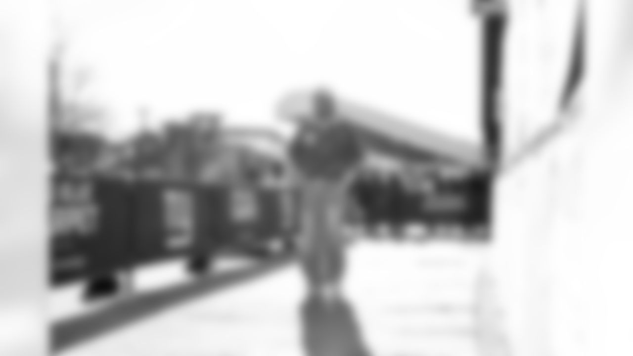 WR Isaiah Hodgins (89)