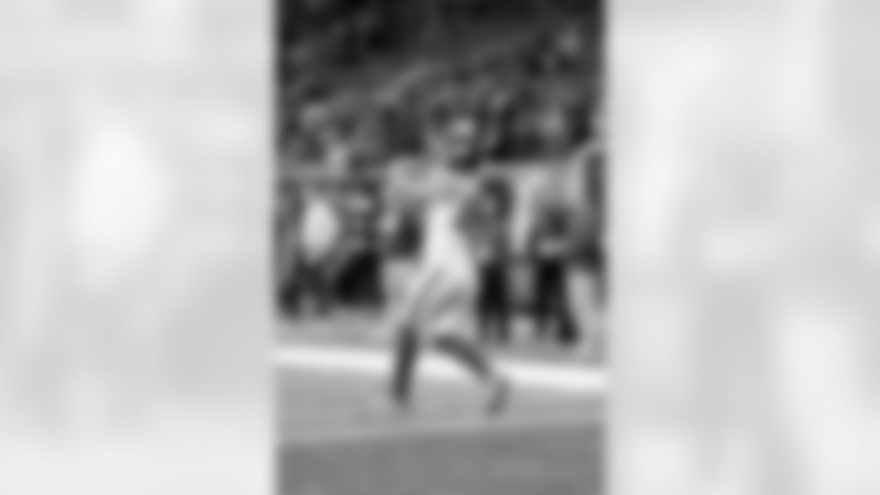 TE Daniel Bellinger (82)