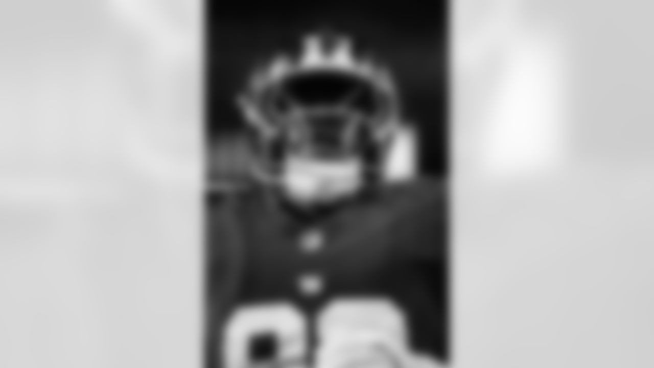DL Rakeem Nuñez-Roches (93)