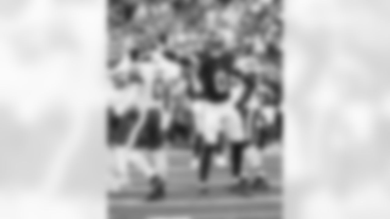 New York Giants linebacker Brian Burns (0)