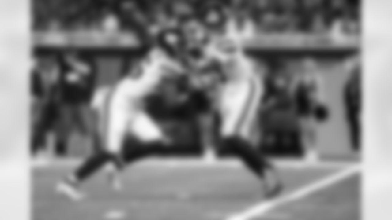 RB Devin Singletary (26), QB Jameis Winston (19)