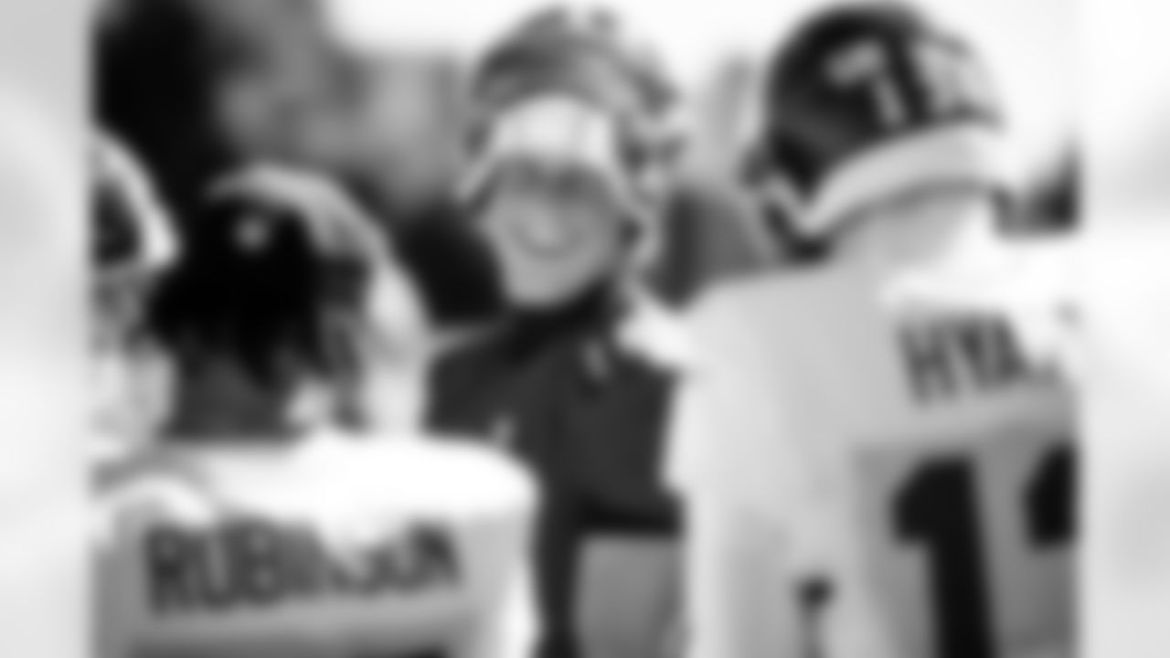 QB Jaxson Dart (6)