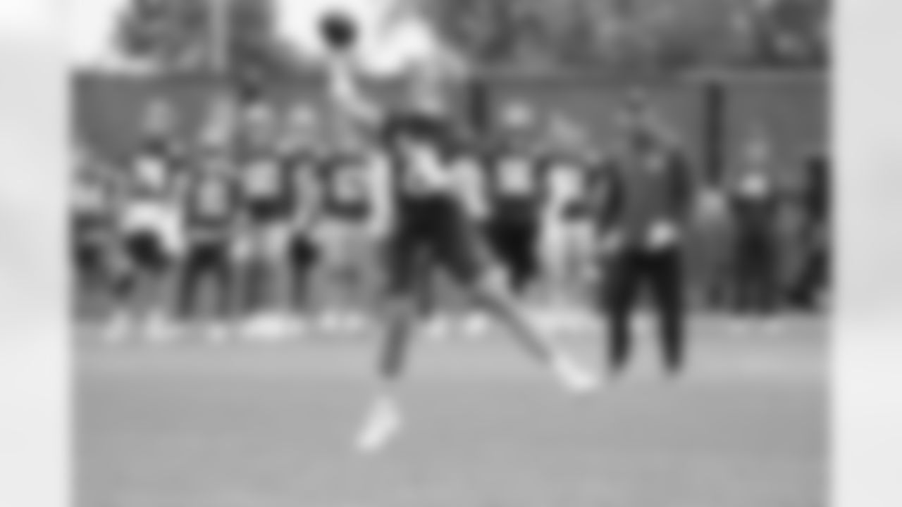 New York Giants quarterback Jaxson Dart (6)