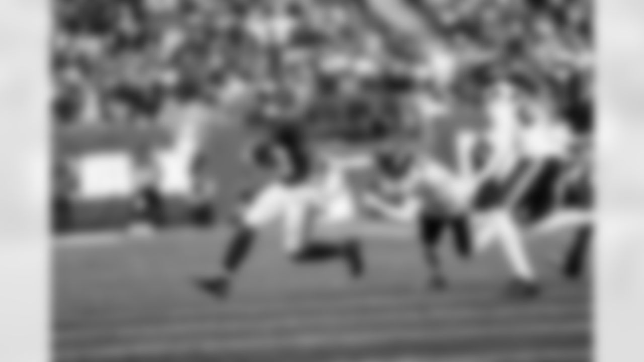 RB Tyrone Tracy Jr. (29)