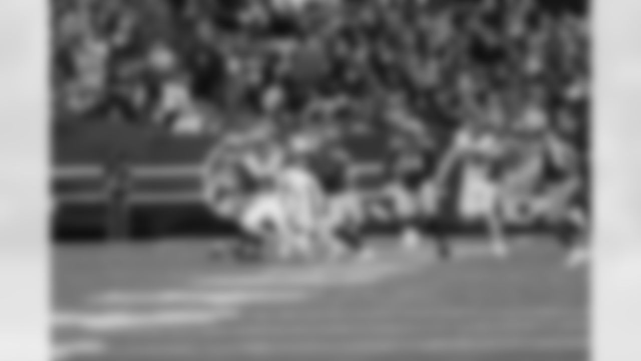 RB Tyrone Tracy Jr. (29)