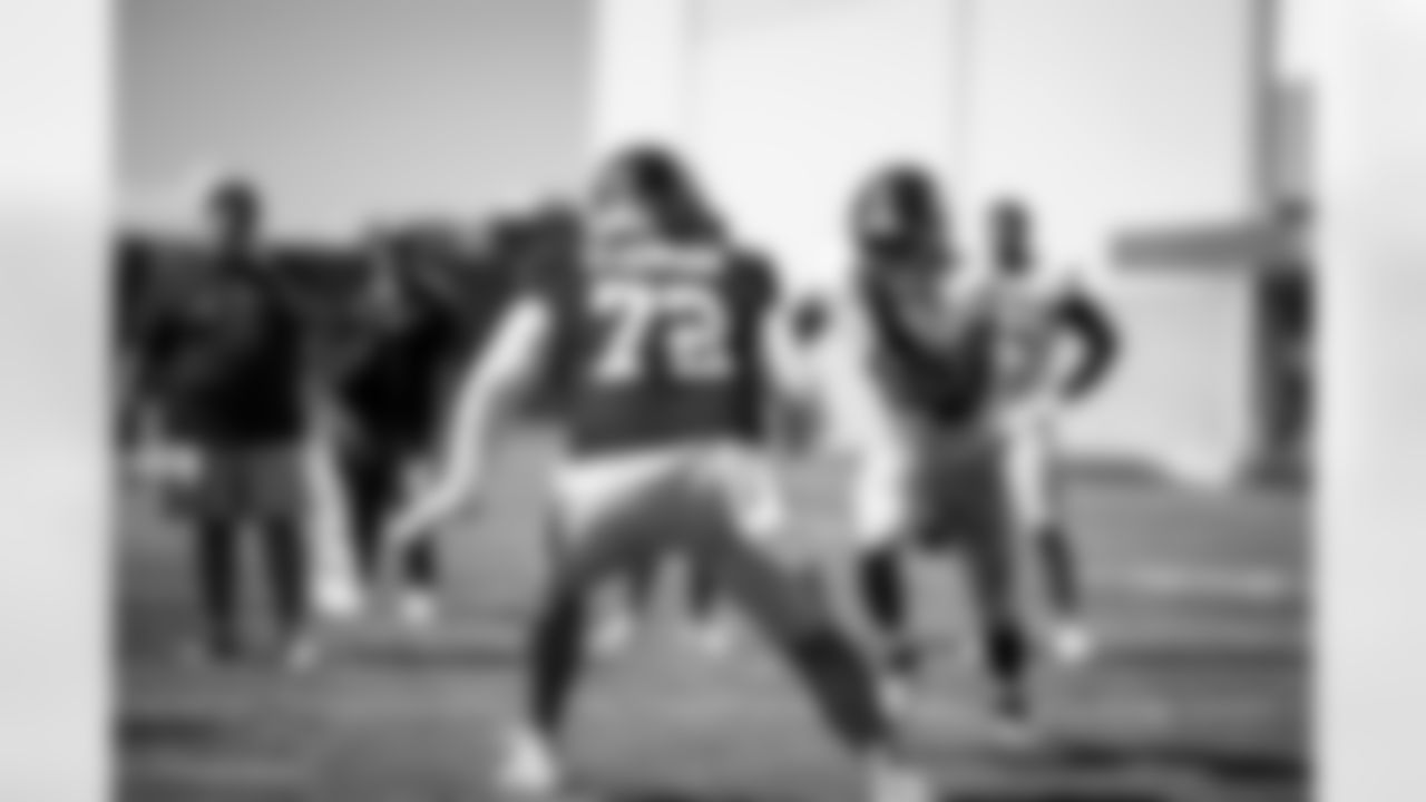 OLB Kayvon Thibodeaux (5)