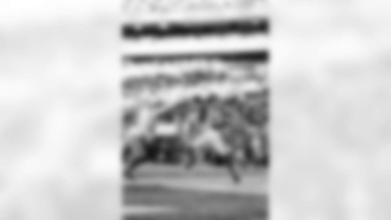 RB Tyrone Tracy Jr. (29)