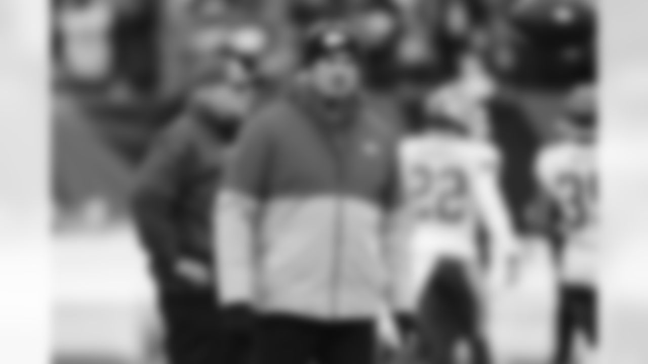 Kansas City Chiefs quarterback coach Mike Kafka watches before an NFL football game against the Cincinnati Bengals, Sunday, Jan. 2, 2022, in Cincinnati. (AP Photo/David Dermer)