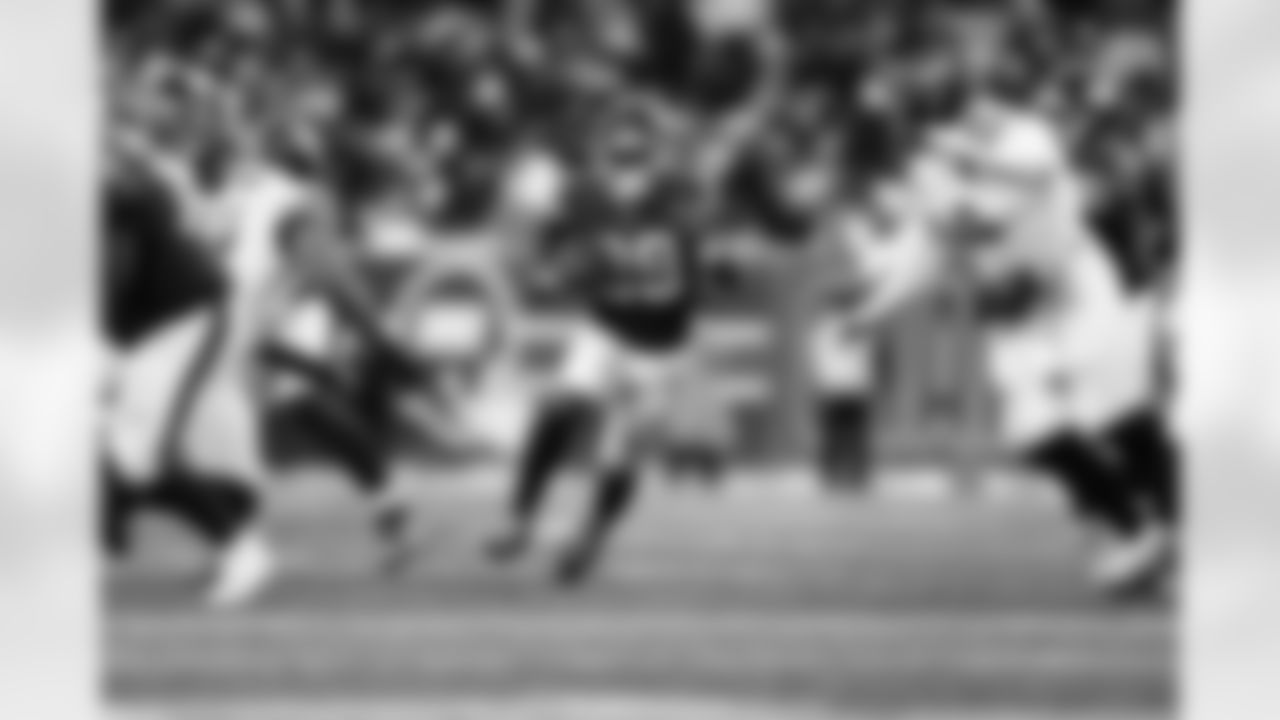 RB Tyrone Tracy Jr. (29)