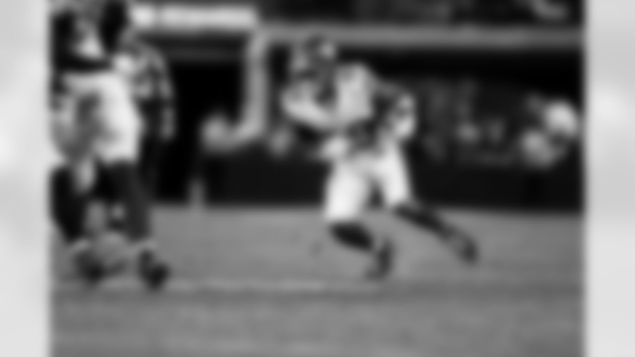 RB Tyrone Tracy Jr. (29)