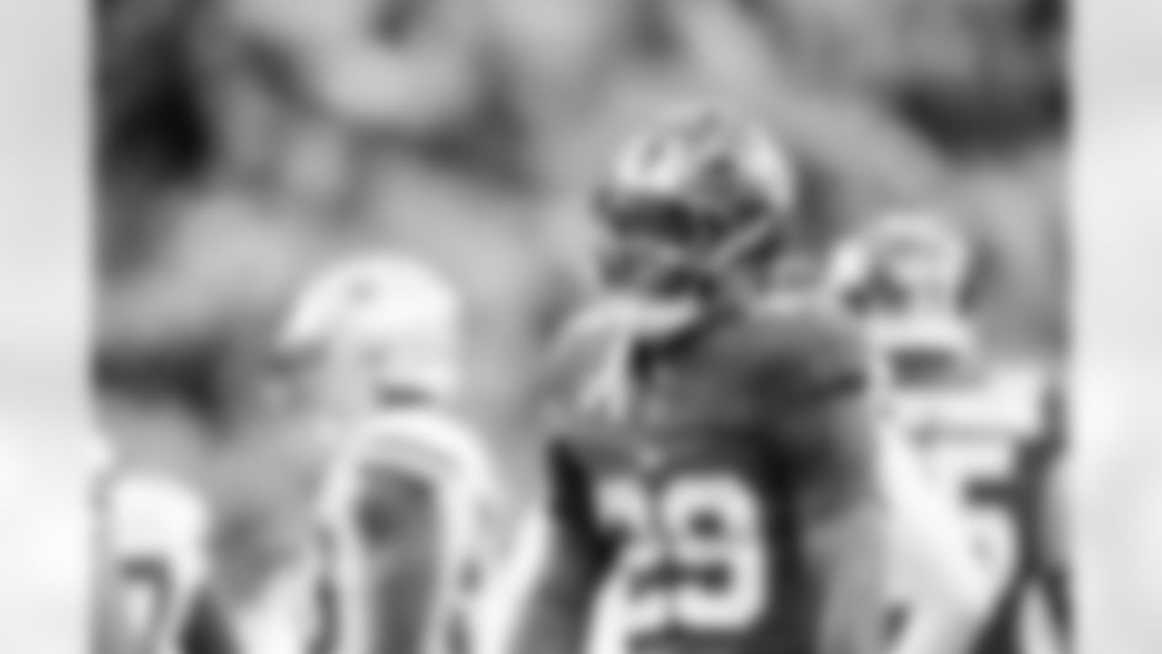 RB Tyrone Tracy Jr. (29)