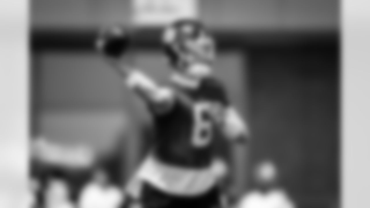 QB Jaxson Dart (6)