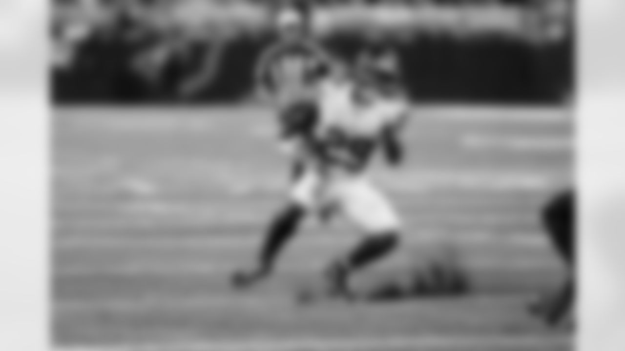 RB Tyrone Tracy Jr. (29)