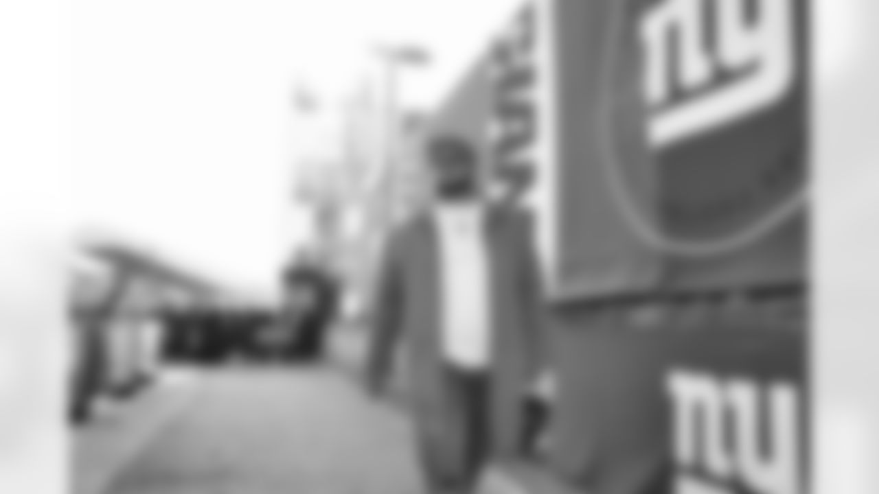 OT Jermaine Eluemunor (72)