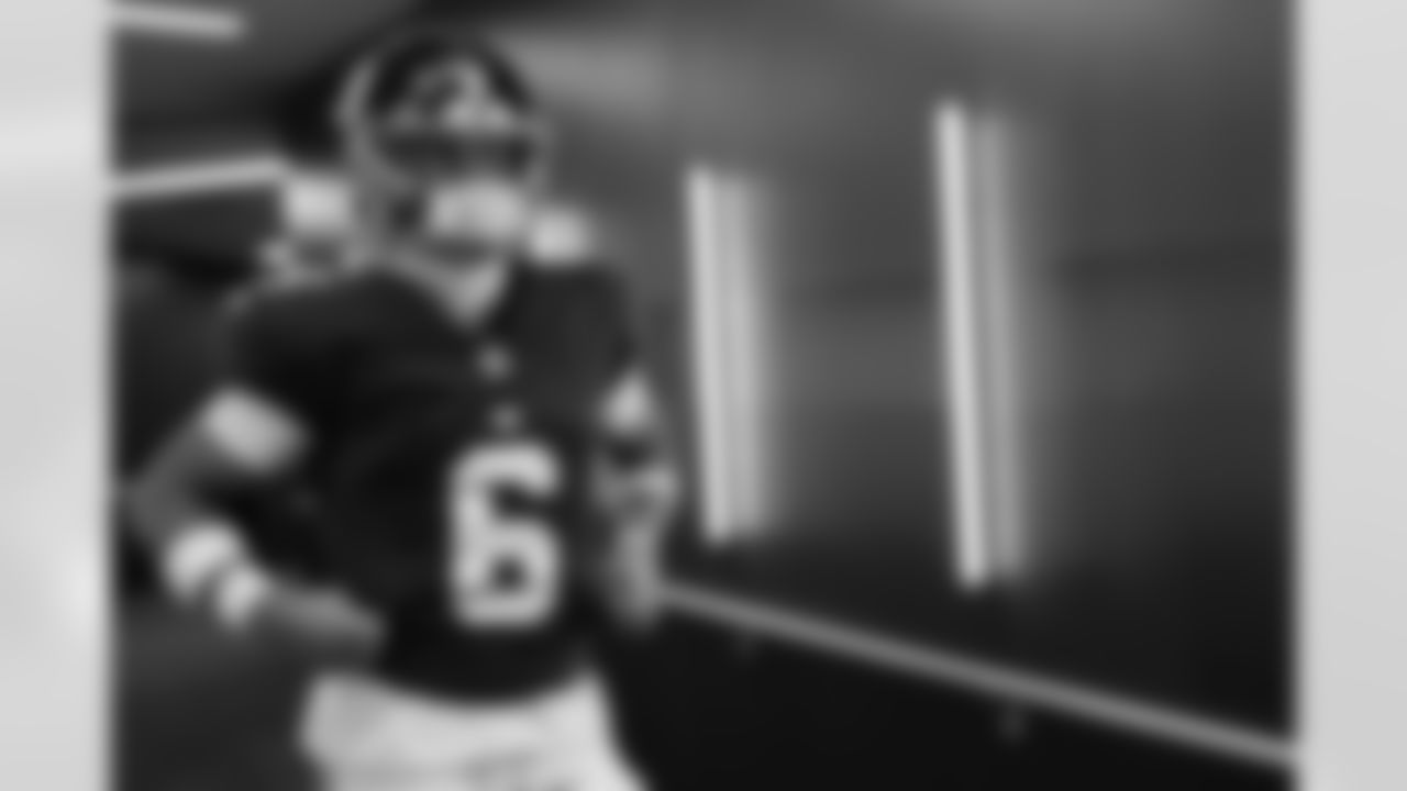 QB Jaxson Dart (6)