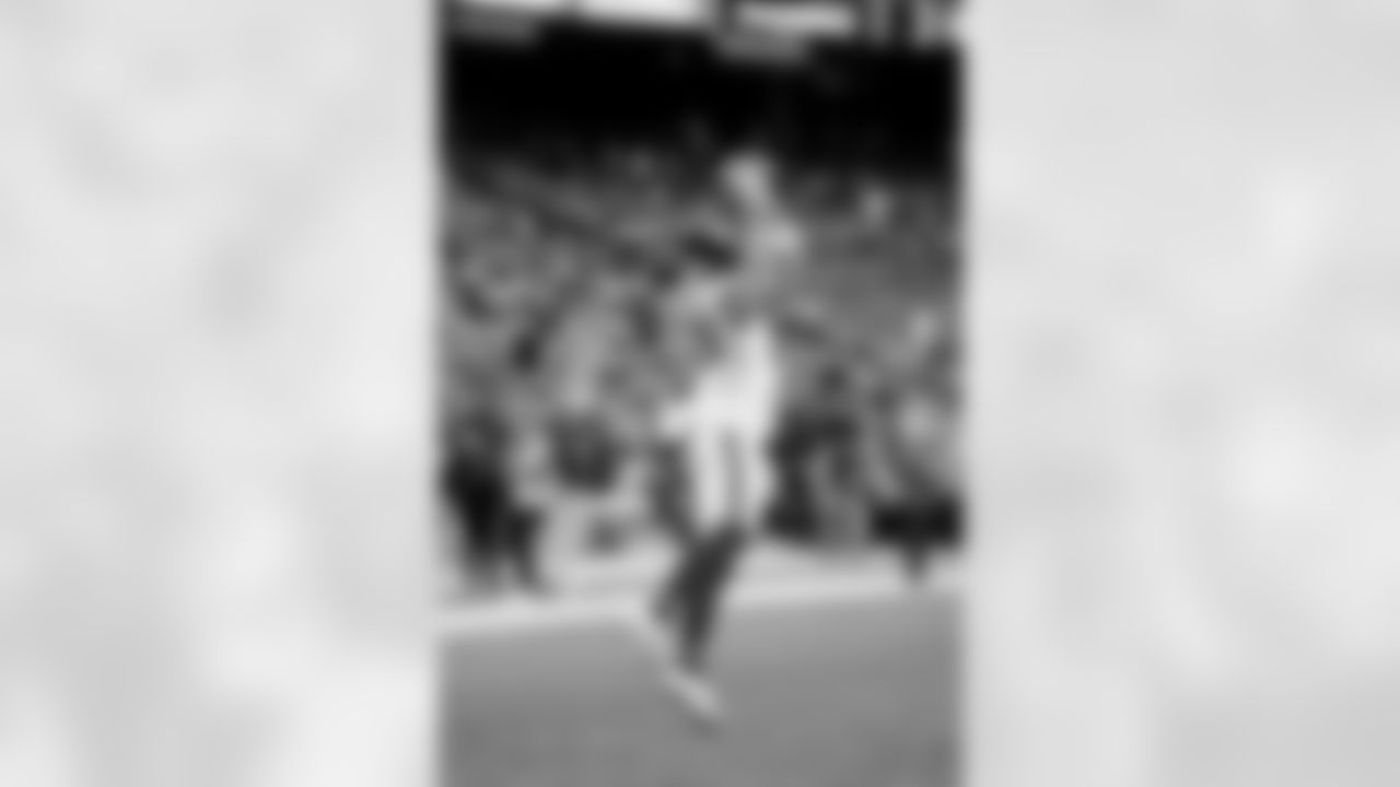 WR Isaiah Hodgins (89)