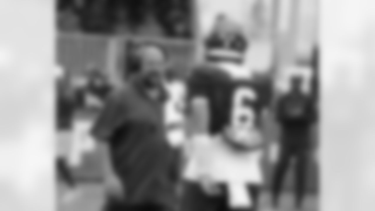 QB Jaxson Dart (6), Head Coach Brian Daboll