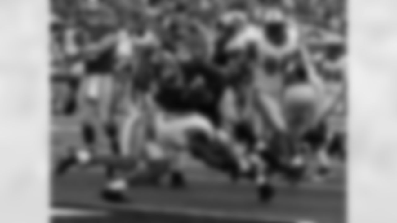 New York Giants' Brandon Jacobs runs for a touchdown during the fourth quarter of an NFL football game between the Detroit Lions and the New York Giants at New Meadowlands Stadium Sunday, Oct. 17, 2010, in East Rutherford, N.J. The Giants won the game 28-20. (AP Photo/Seth Wenig)