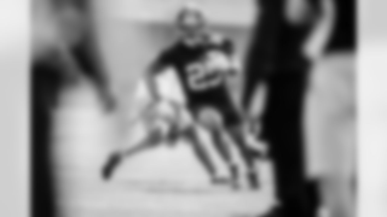 RB Tyrone Tracy Jr. (29)