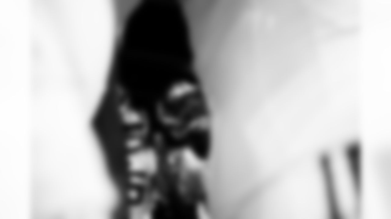 QB Jameis Winston (19)