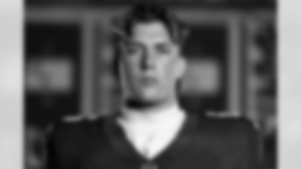 QB Jaxson Dart (6)