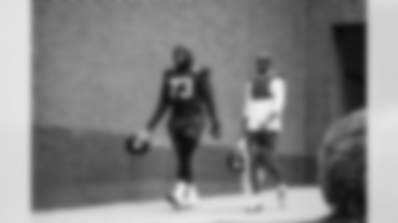 T Evan Neal (73) and CB Cor'Dale Flott (28)