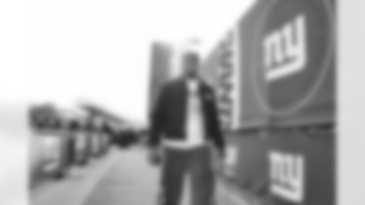 DE Chauncey Golston (57)