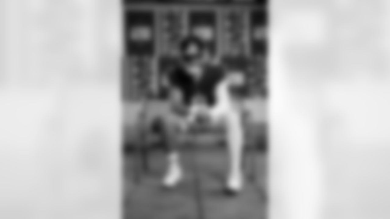 QB Jaxson Dart (6)