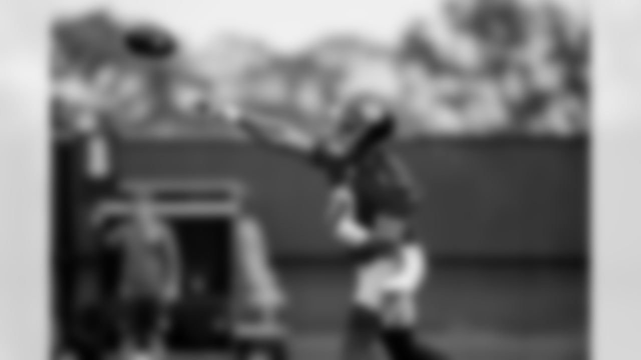QB Russell Wilson (3)