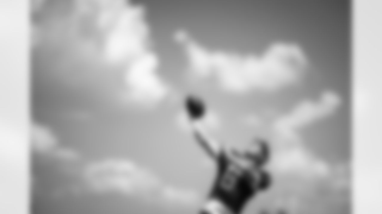 QB Jaxson Dart (6)