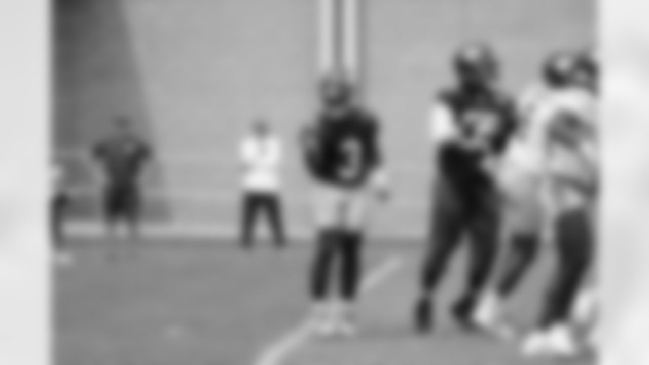 QB Russell Wilson (3)