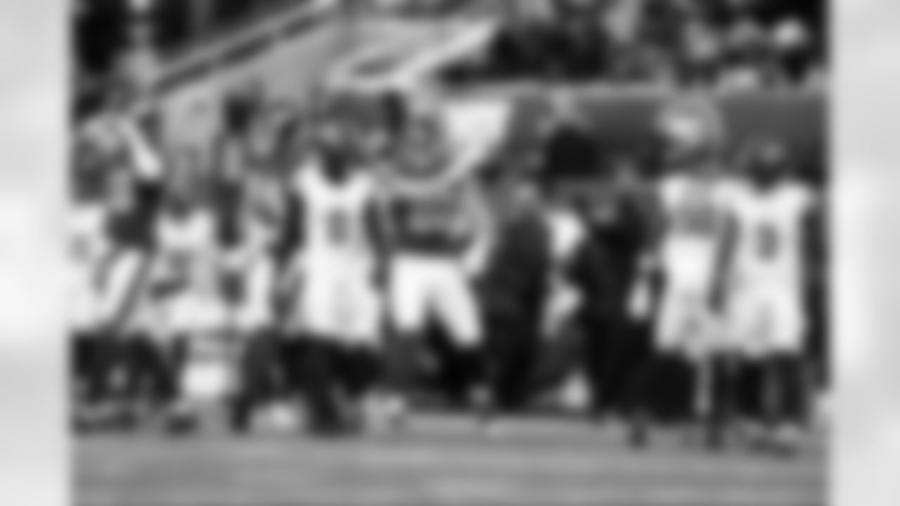 TE Daniel Bellinger (82)