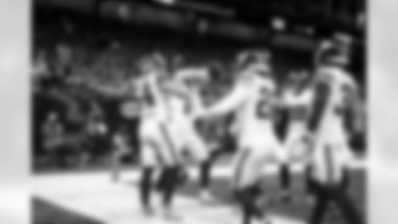 S Jevón Holland (8)