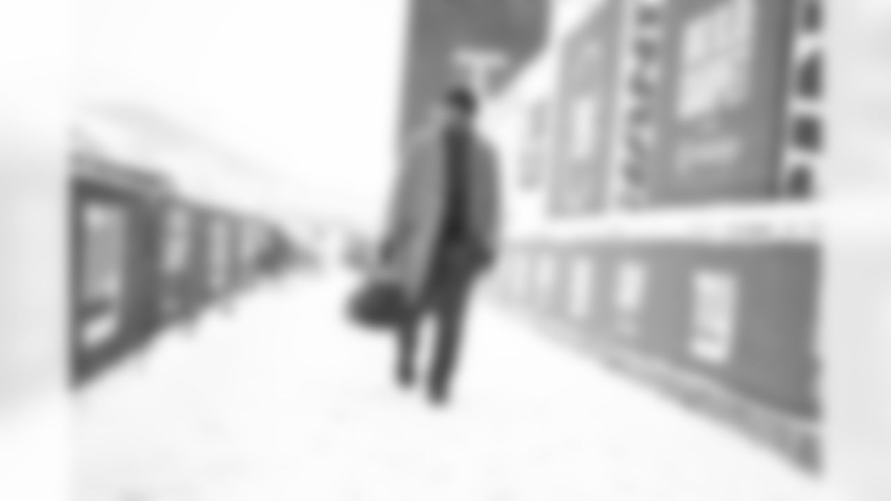 S Jevón Holland (8)