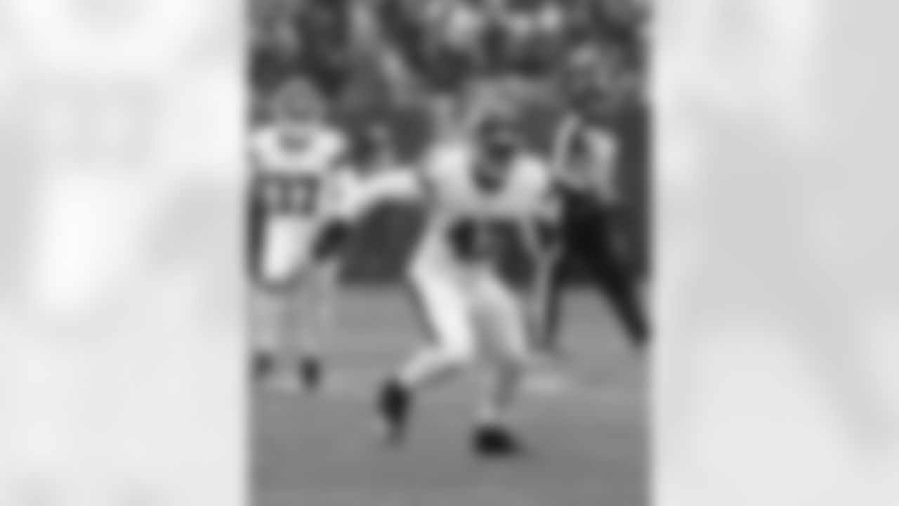 LB Neville Hewitt (Unrestricted Free Agent)