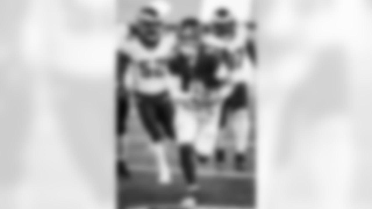 QB Jaxson Dart (6)