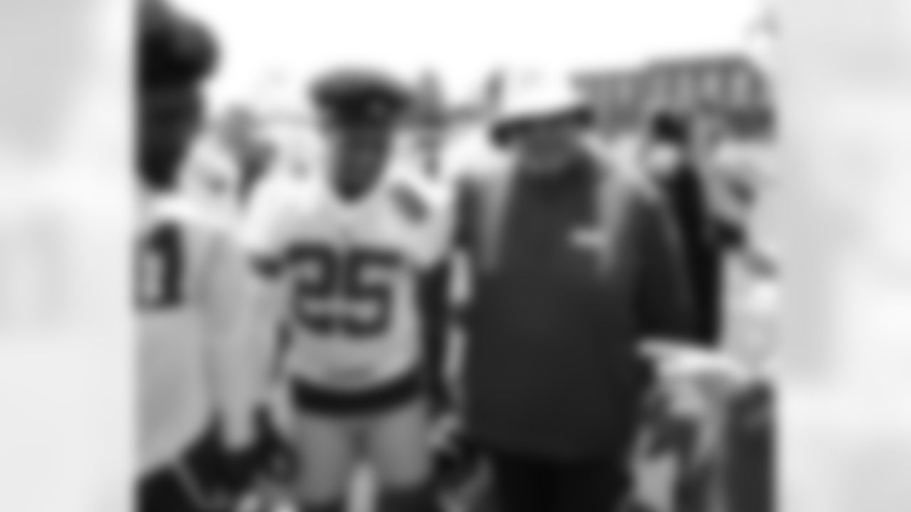 Andre Patterson, CB Korie Black (25)