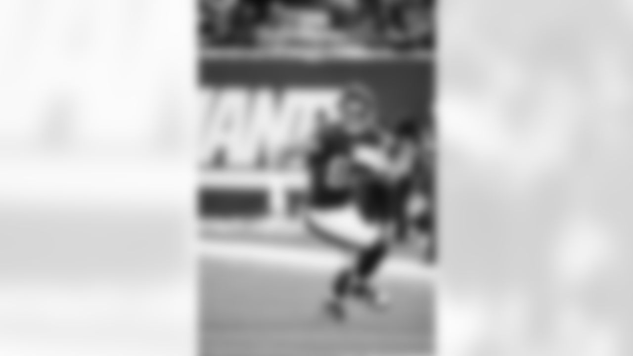 TE Daniel Bellinger (82)